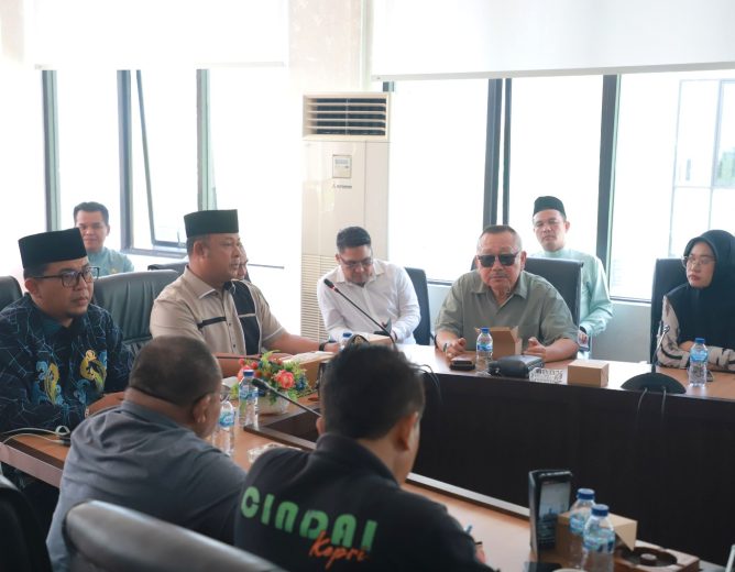 DPRD Kepri Terima Aspirasi Aliansi Geber dan Pedagang UMKM Taman Gurindam