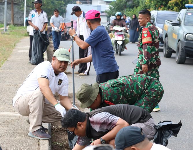 Wujudkan “Indonesia ASRI”, Ketua DPRD Kepri Gelar Aksi Bersih-Bersih di Sei Harapan